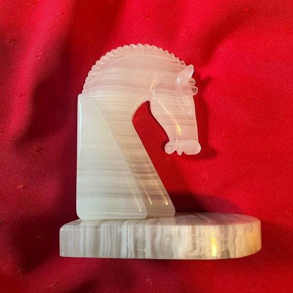 Sublimely matched onyx bookends feature Roman or Trojan Horses in cool shades - Picture 3 of 6